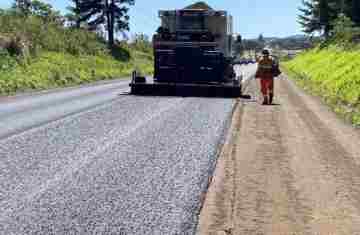 Rio Bonito - DER/PR promove melhorias no pavimento de rodovia